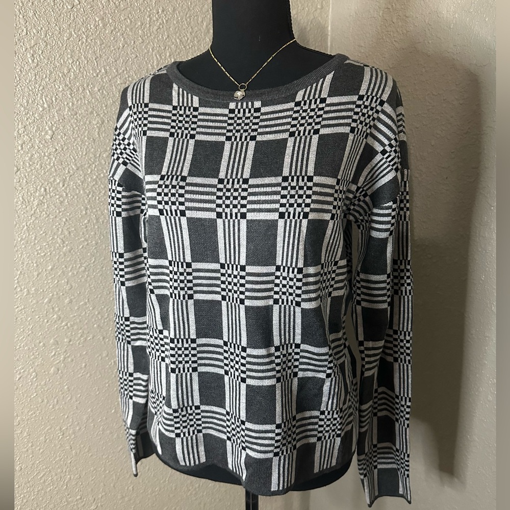 NWT Lety‎ & Me Geo Print Sweater in black/white/gray